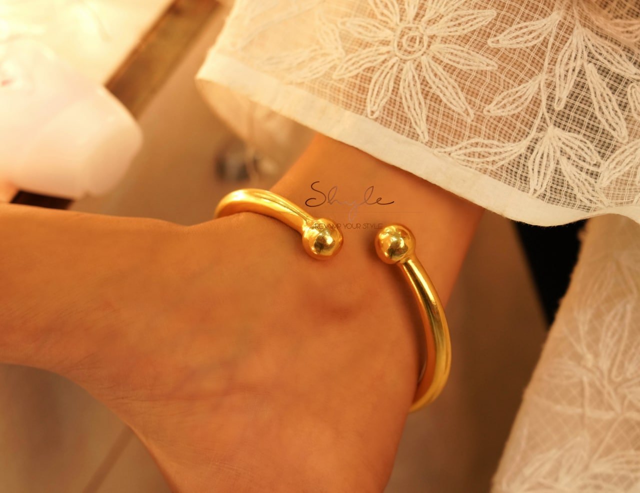 Moh Fine Timeless Gold Ball Kada