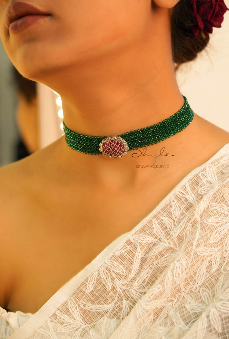 Essence Scintillating Kundan Statement Choker Set