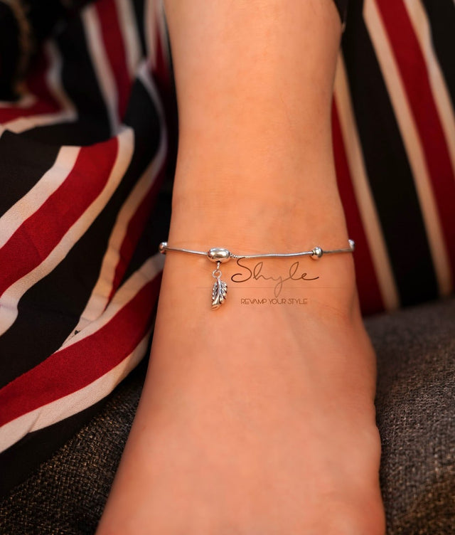 Adya Fine Leaf Drop Everyday Anklet
