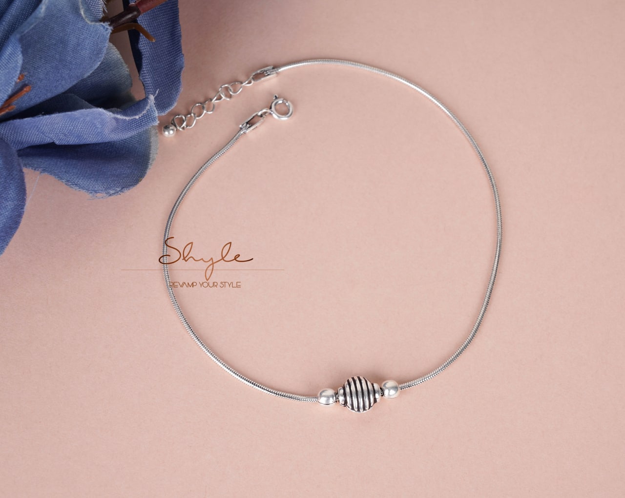 Adya Embossed Lined Motif Fine Everyday Anklet