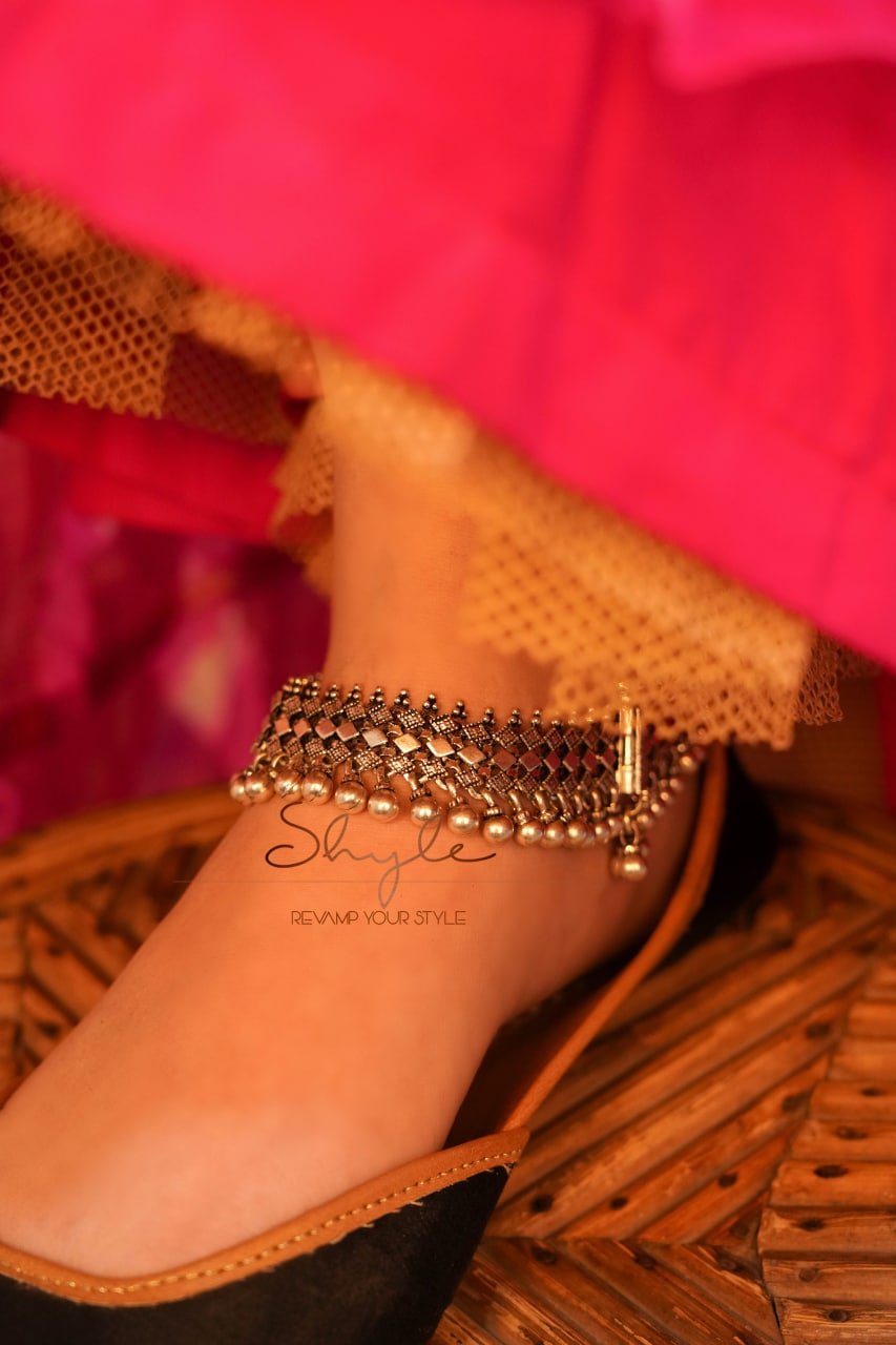 Tattva Intricate Guthau Ghughri Anklet Pair