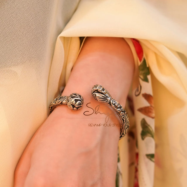 925 pure silver peacock motif intricate chitai ball kada