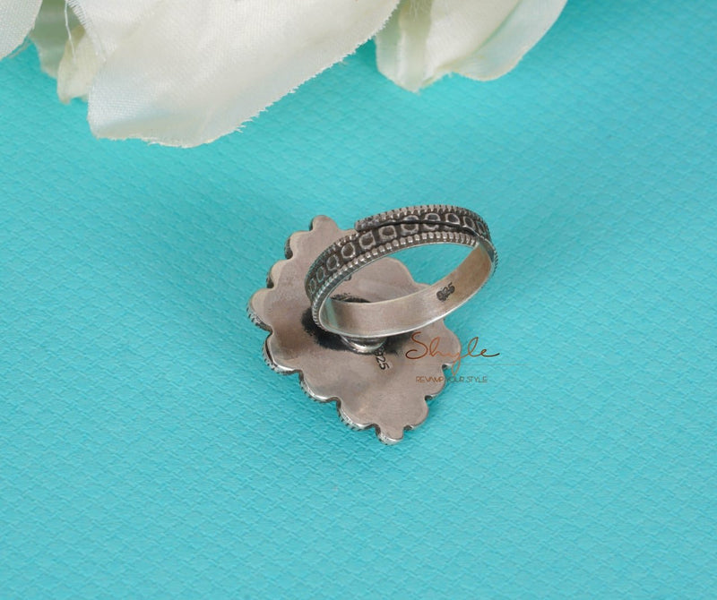 Mizoya Embossed Motif Intricate Ring