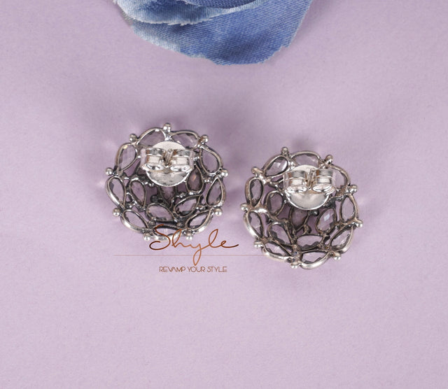 925 pure silver scintillating stone stud earrings, detail view