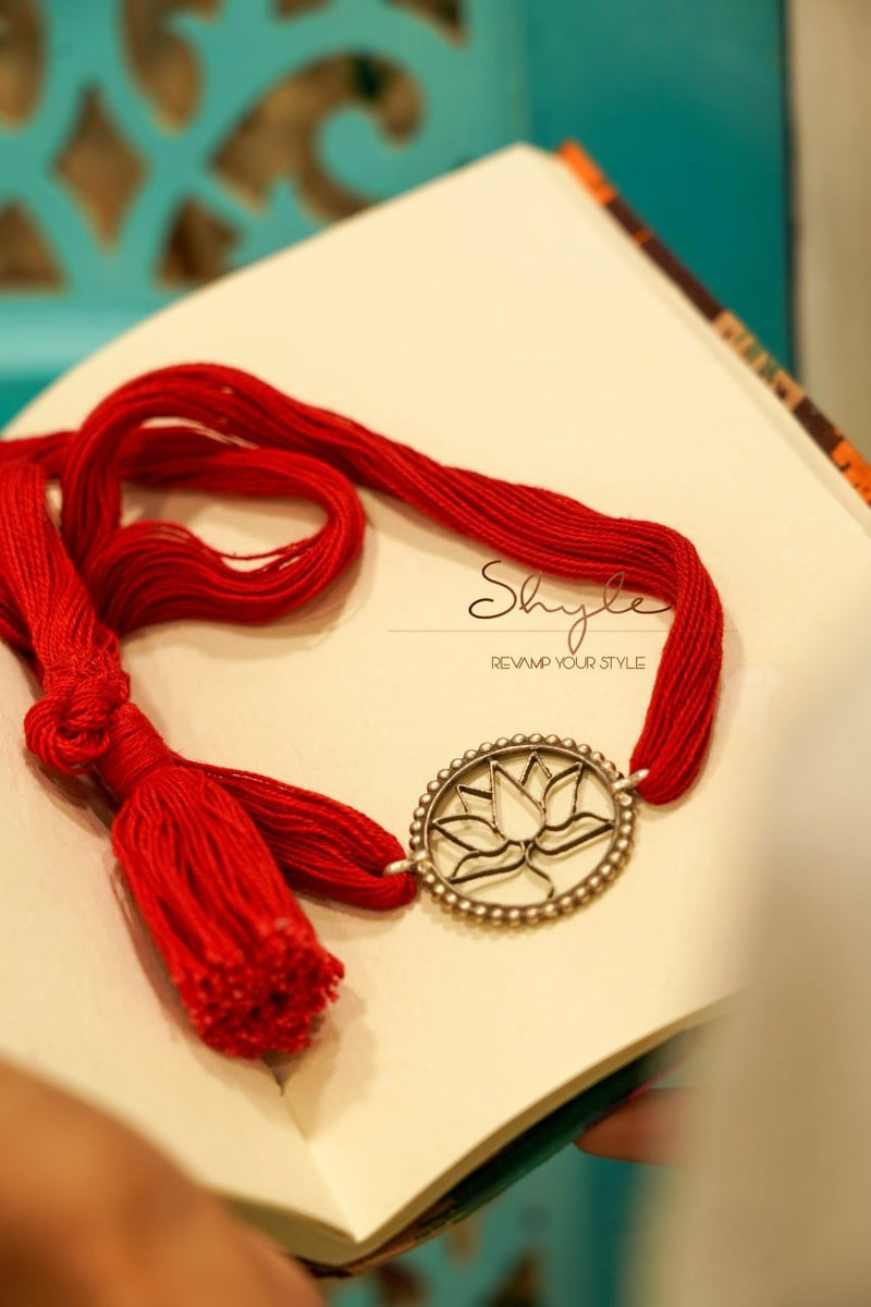 Moh Carved Lotus Motif Timeless Choker