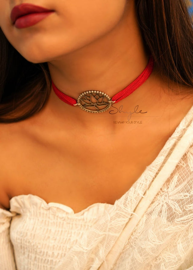 Moh Carved Lotus Motif Timeless Choker