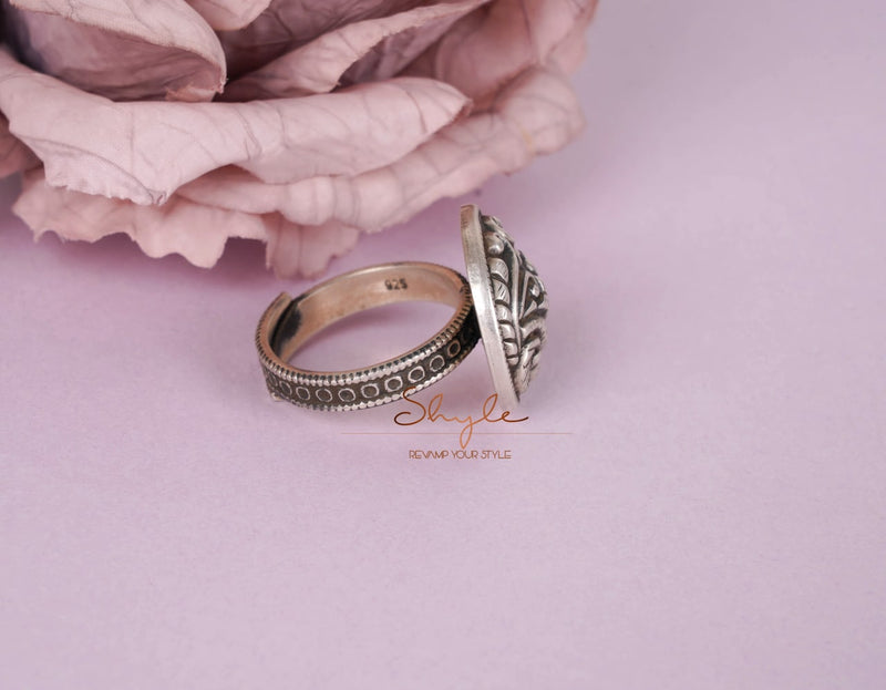 Adya Peacock Motif Embossed Versatile Ring