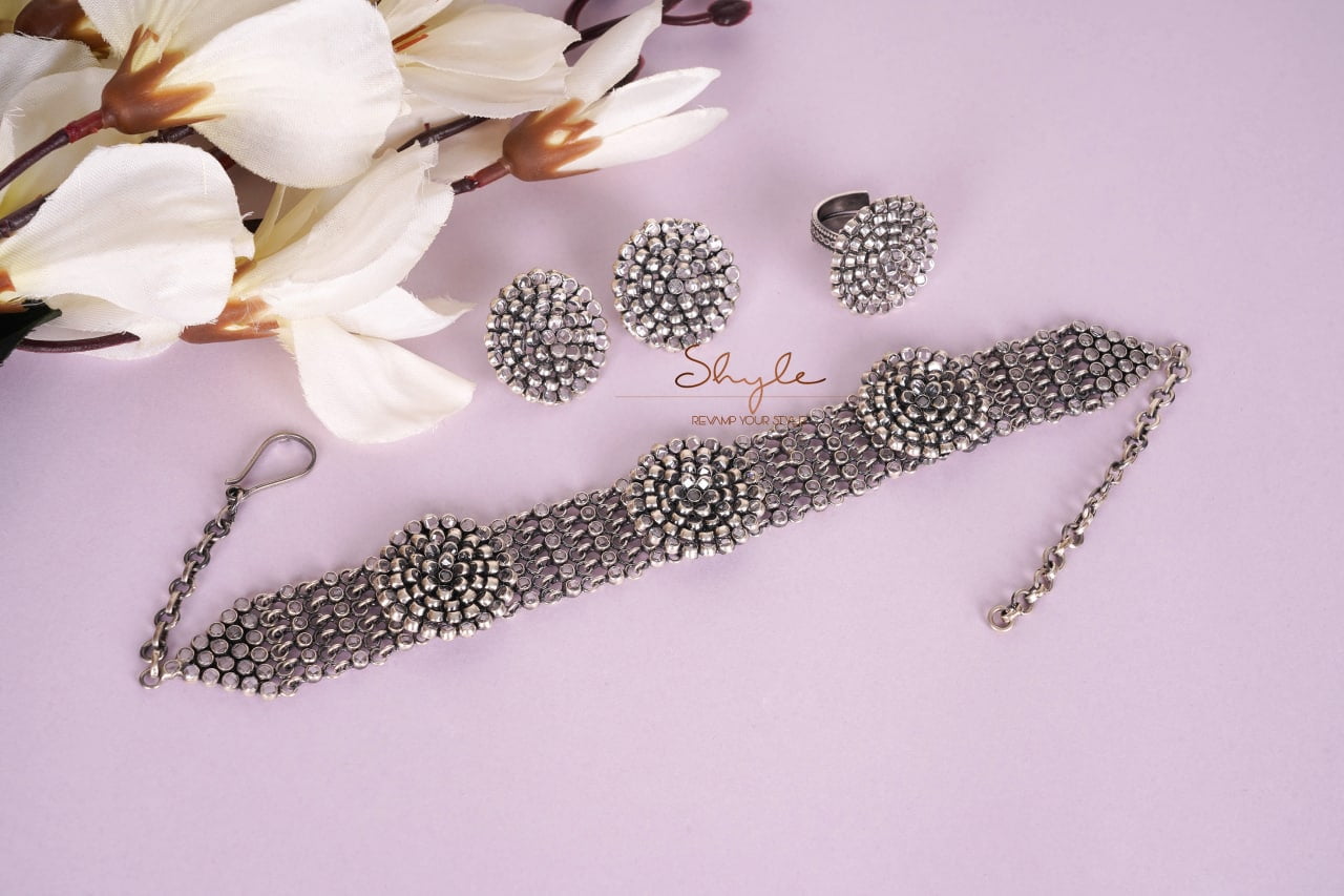 Essence Scintillating Tri flower Motif Ring Earring Choker Set