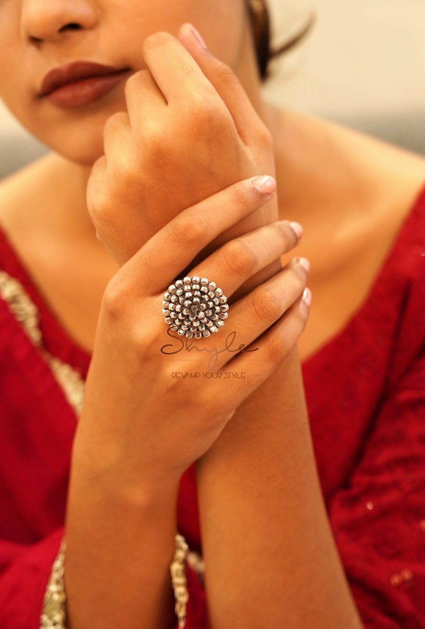 Essence Scintillating Tri flower Motif Ring Earring Choker Set