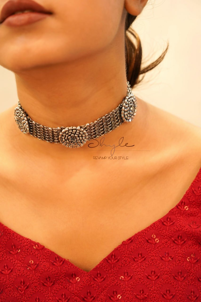 Essence Scintillating Tri flower Motif Ring Earring Choker Set