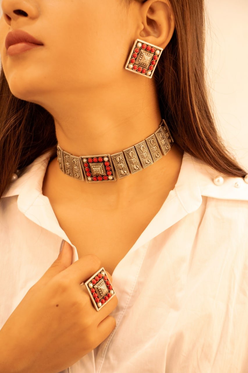 Tattva Detailed Motif Embossed Coral Pearl Choker Earring Ring Set