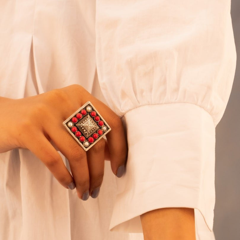 Tattva Detailed Motif Embossed Coral Pearl Ring