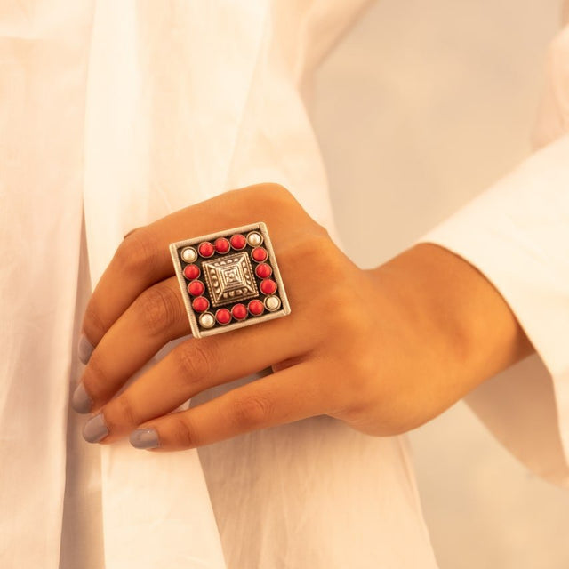 Tattva Detailed Motif Embossed Coral Pearl Ring