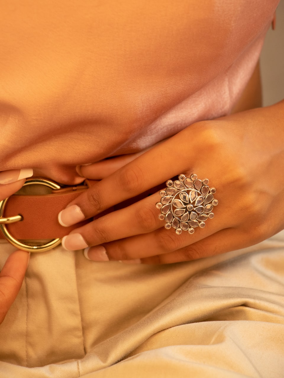 Essence Fine Scintillating Flower Ring