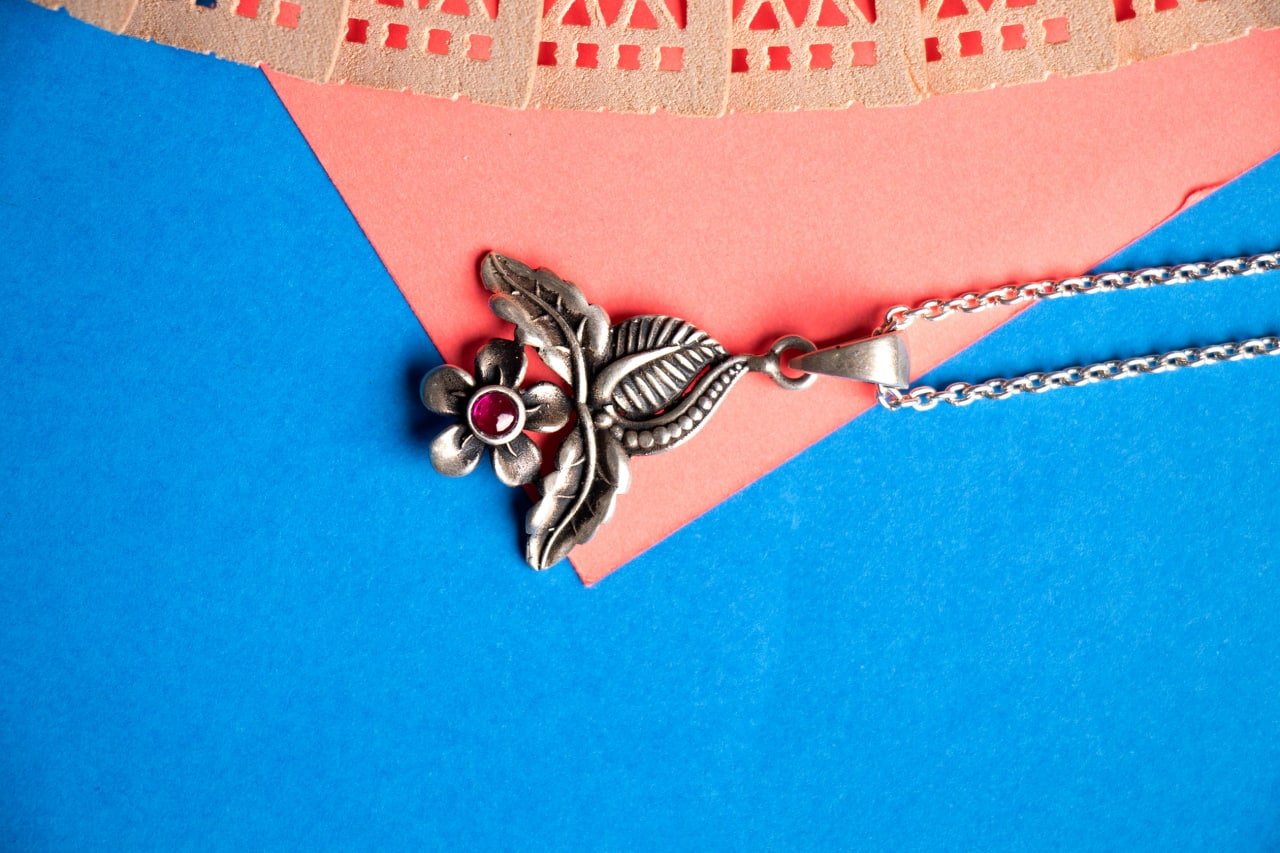 Moh Intricate Flower Leaf Everyday Pendant