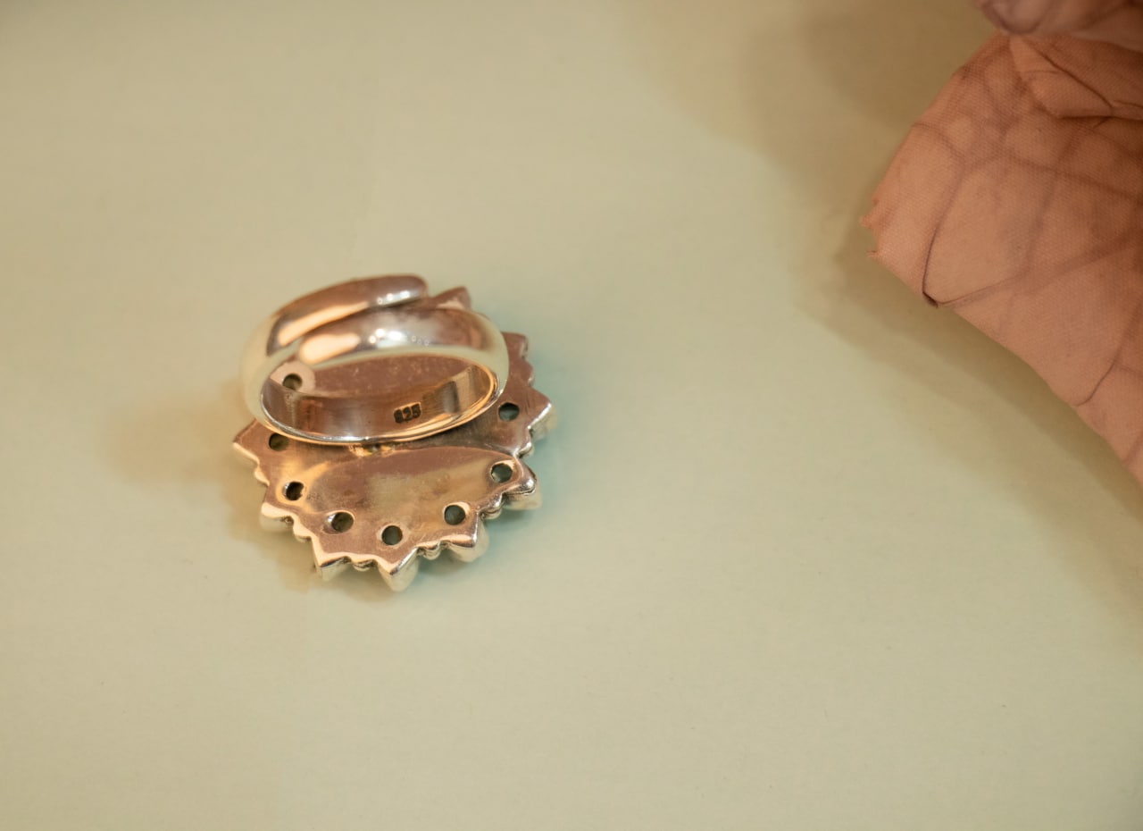 Essence Fine Jadau Flower Ring