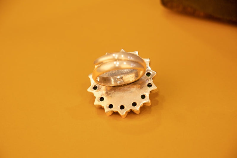 Essence Fine Green Flower Pearl Classic Ring