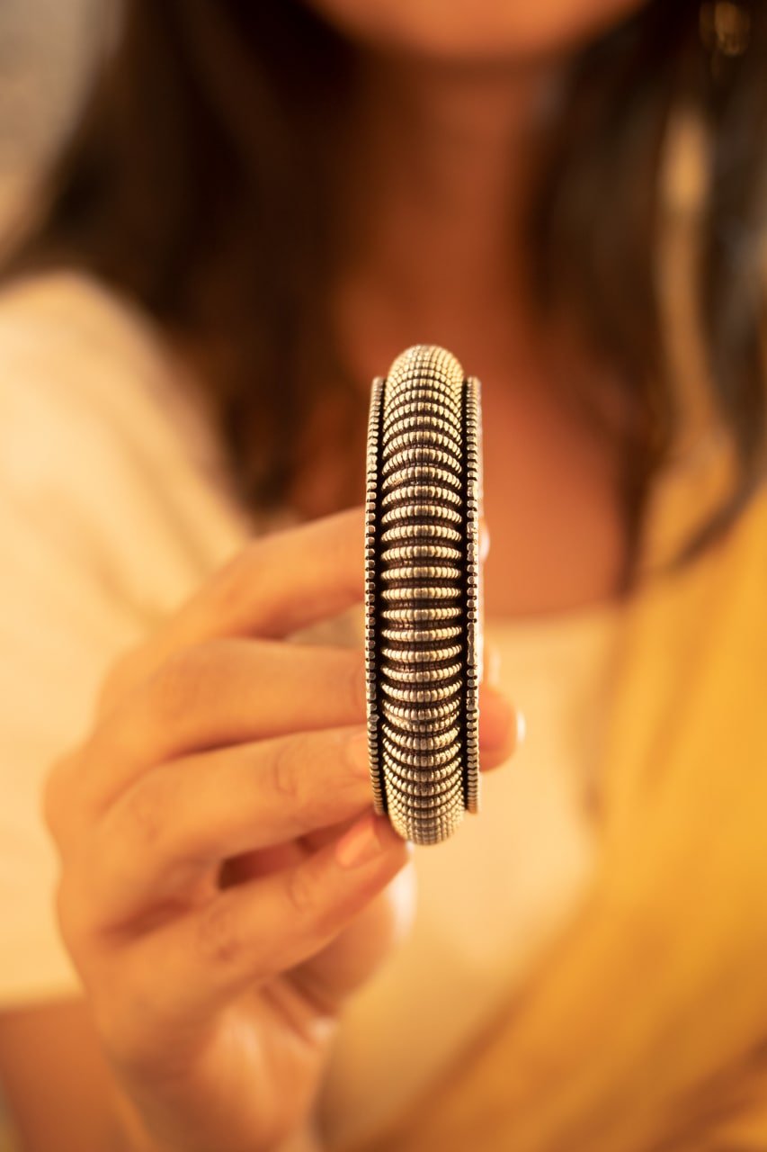 Mizoya Intricate Line Sequence Embossed Kada