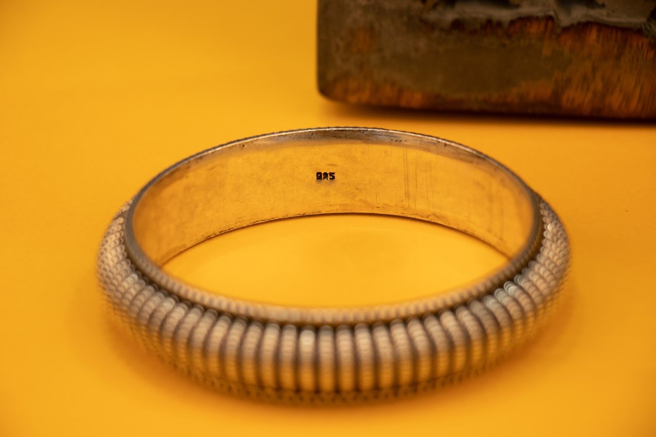 Mizoya Intricate Line Sequence Embossed Kada