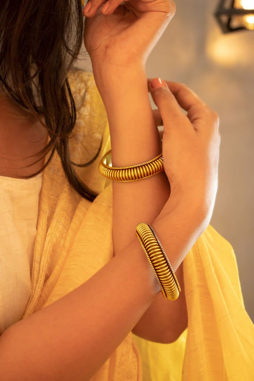 Mizoya Intricate Line Sequence Embossed Kada