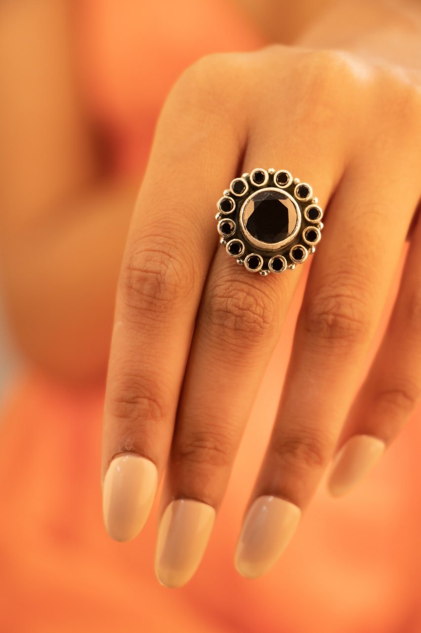 Essence Classic Black Cocktail Ring