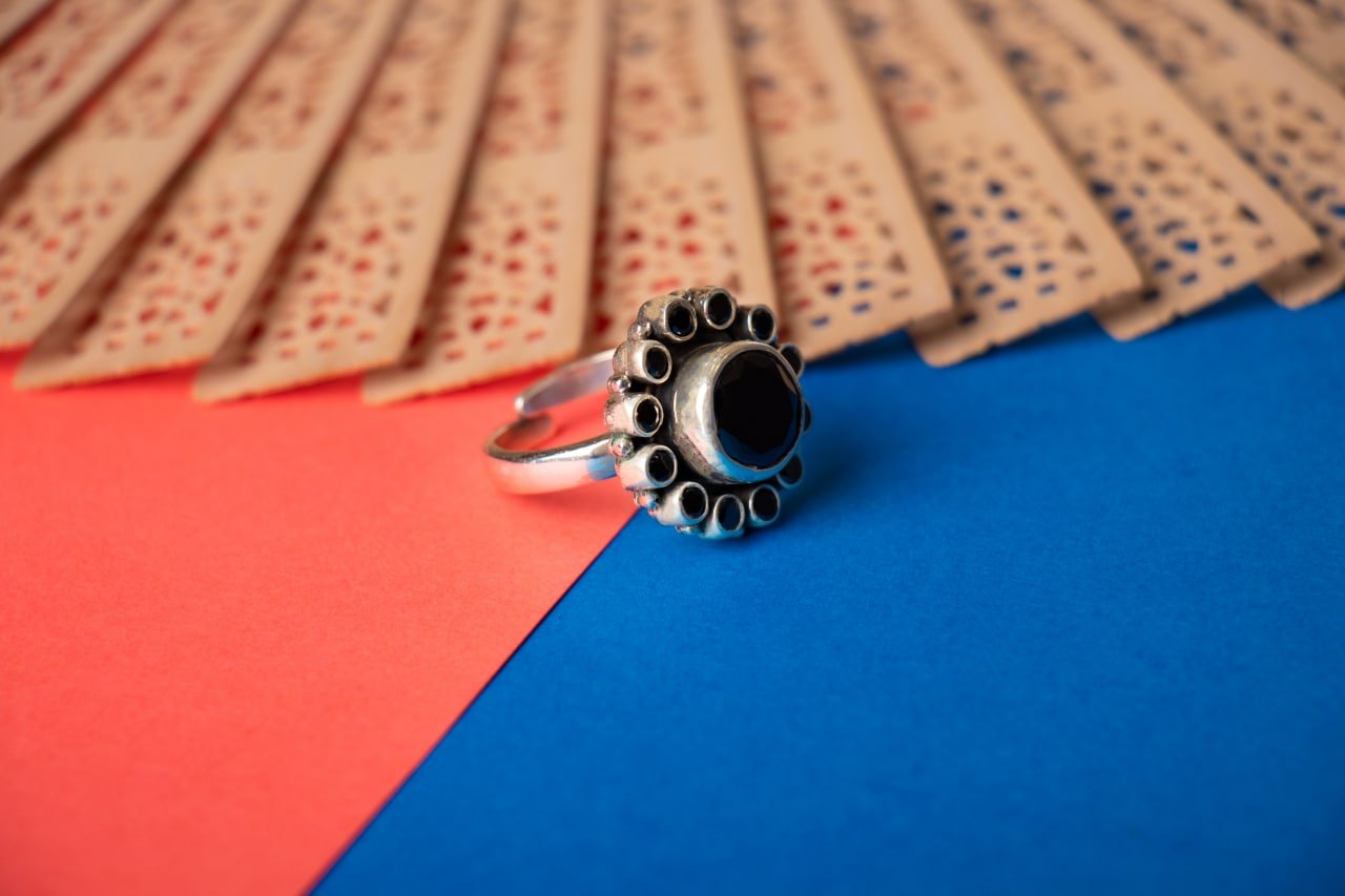 Essence Classic Black Cocktail Ring