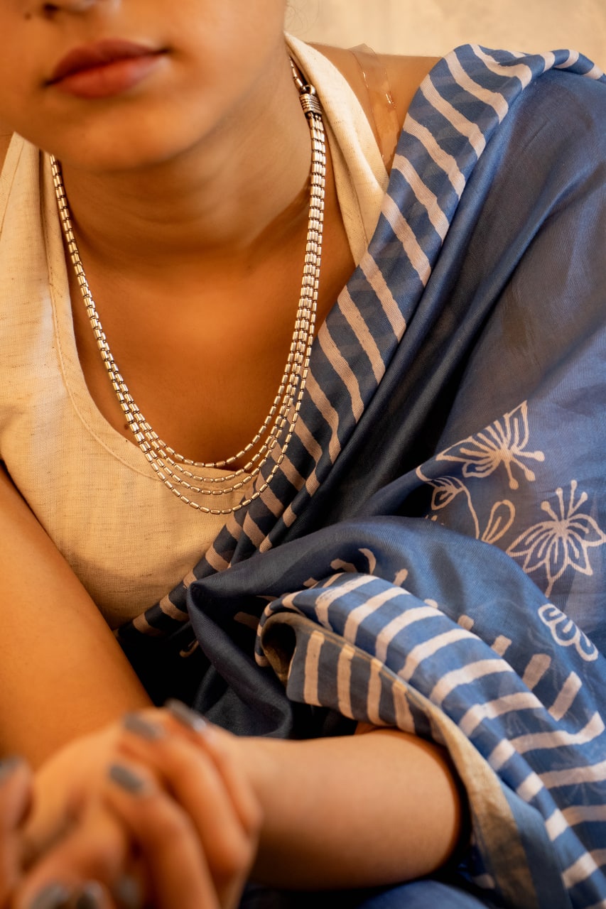 Moh Fine layered back flower motif necklace