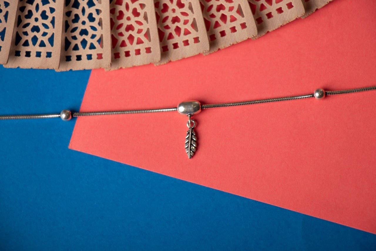 Adya Intricate Leaf Drop Fine Anklet