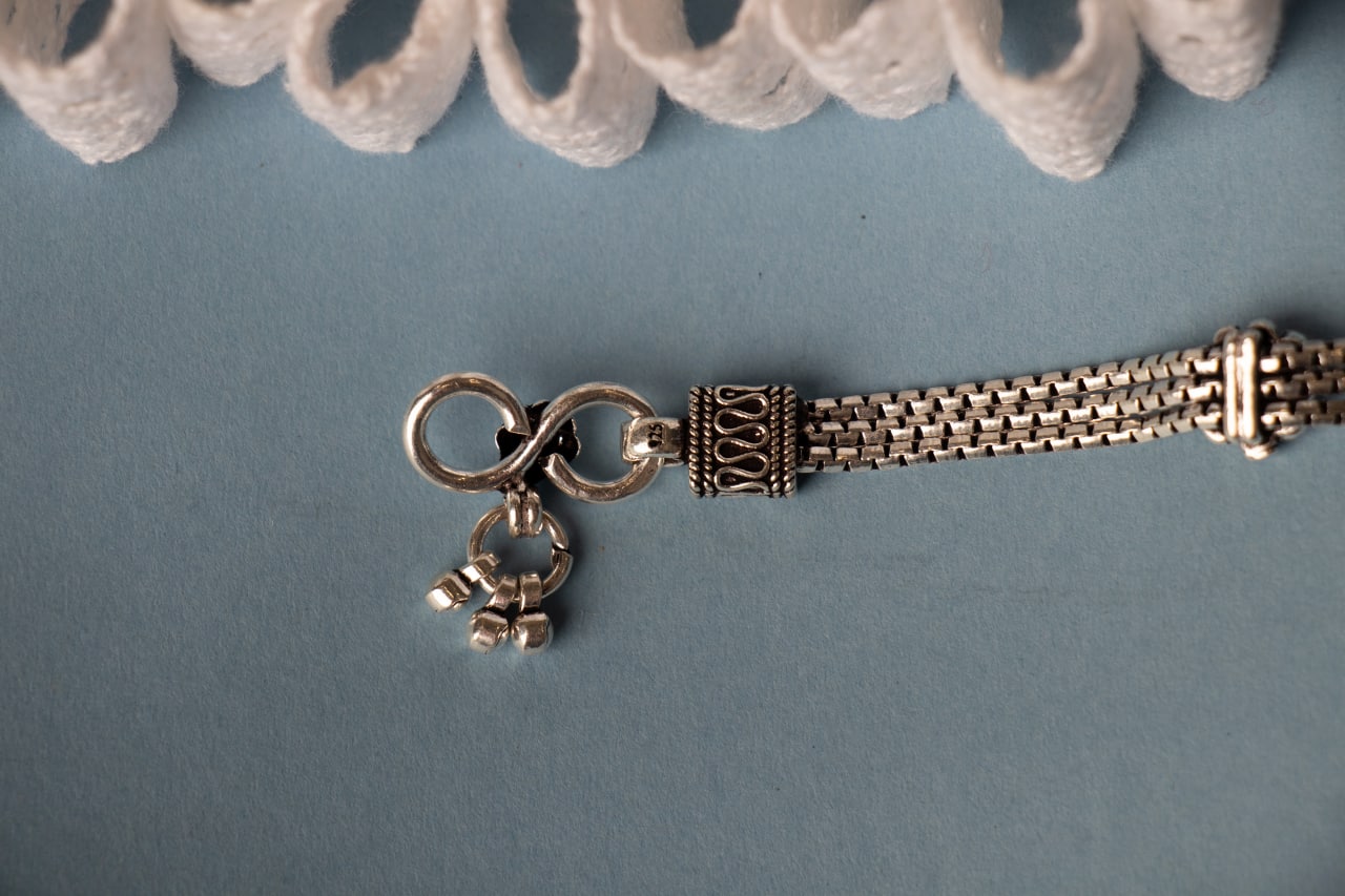 Anvaya Alternate Flower Motif Stacked Anklet Pair