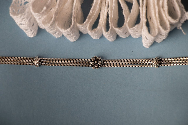 Anvaya Alternate Flower Motif Stacked Anklet Pair