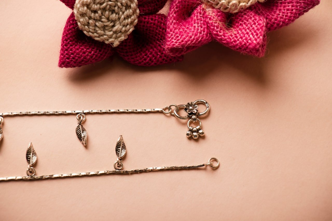 Moh Intricate Leaf Drop Versatile Anklet Pair