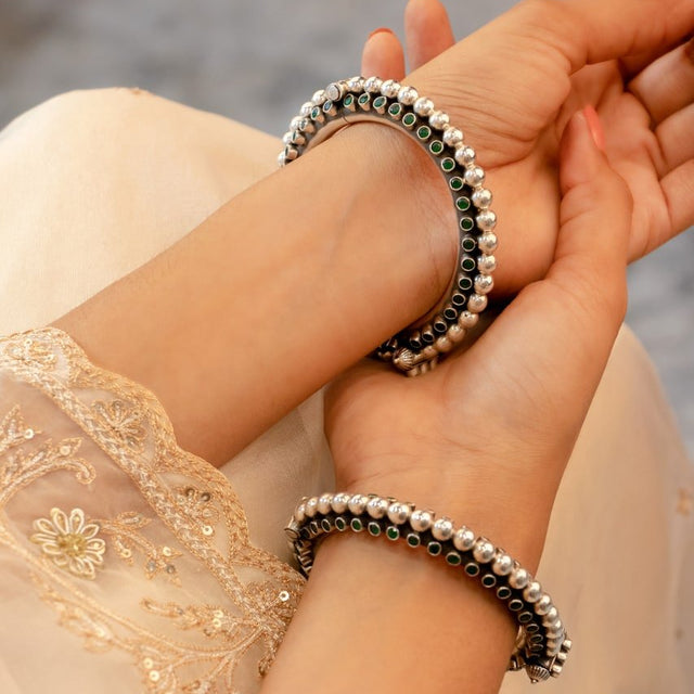 925 pure silver green stone embossed ball kada, detail view