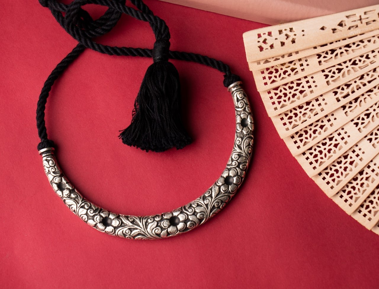 Tattva Flora Detailed Embossed Hasli