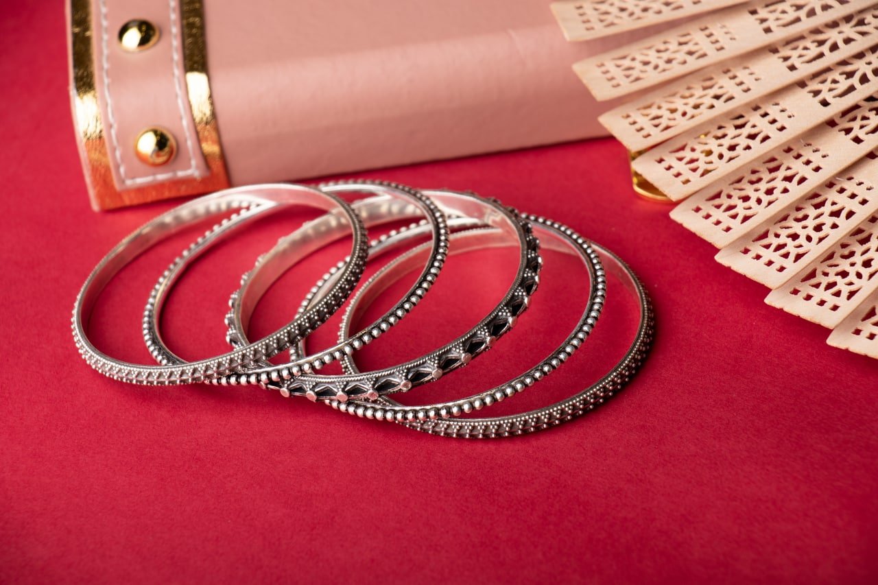 Mizoya Intricate Timeless Bangle Set
