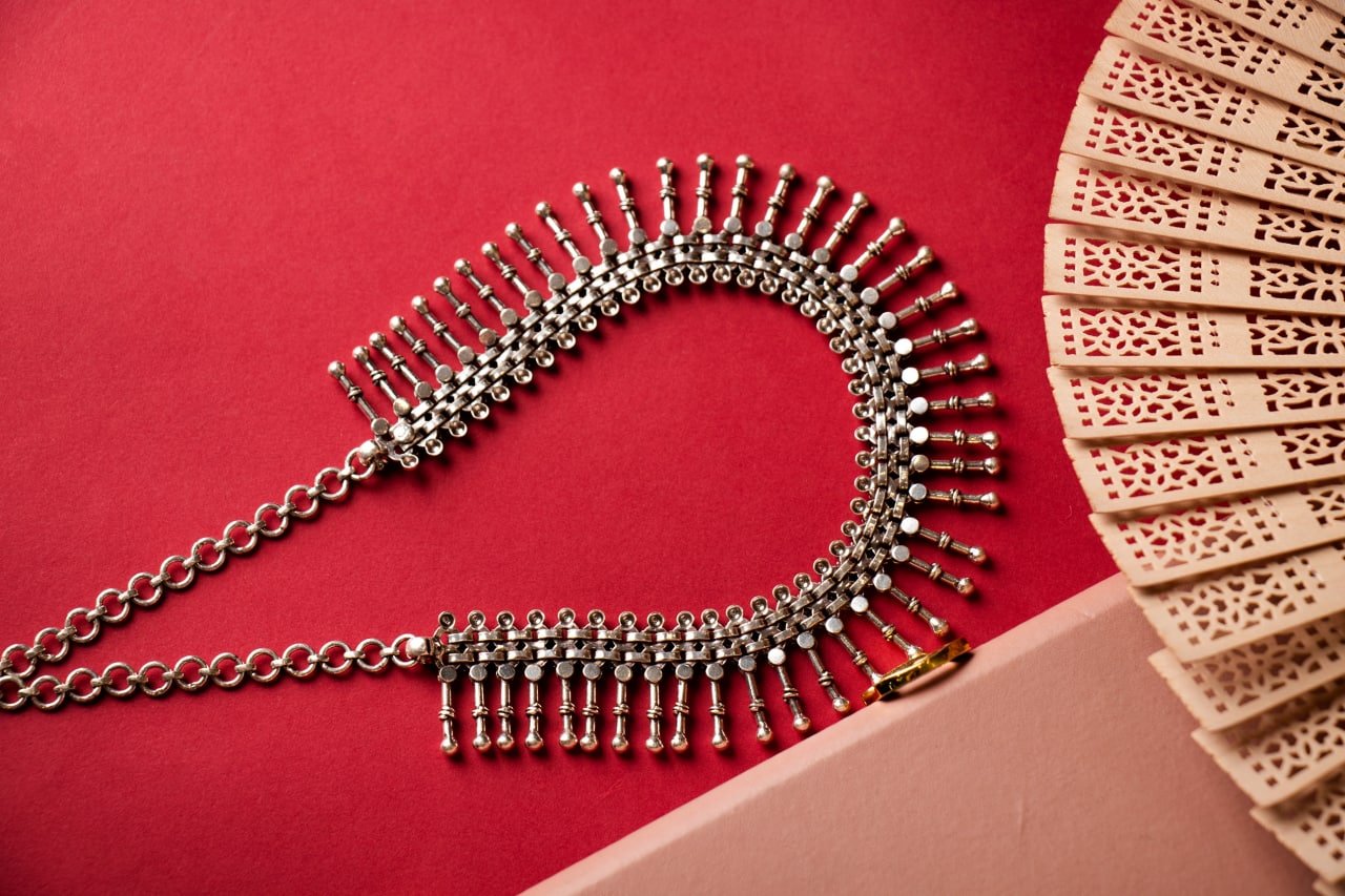 Adya Versatile Line Drop Necklace