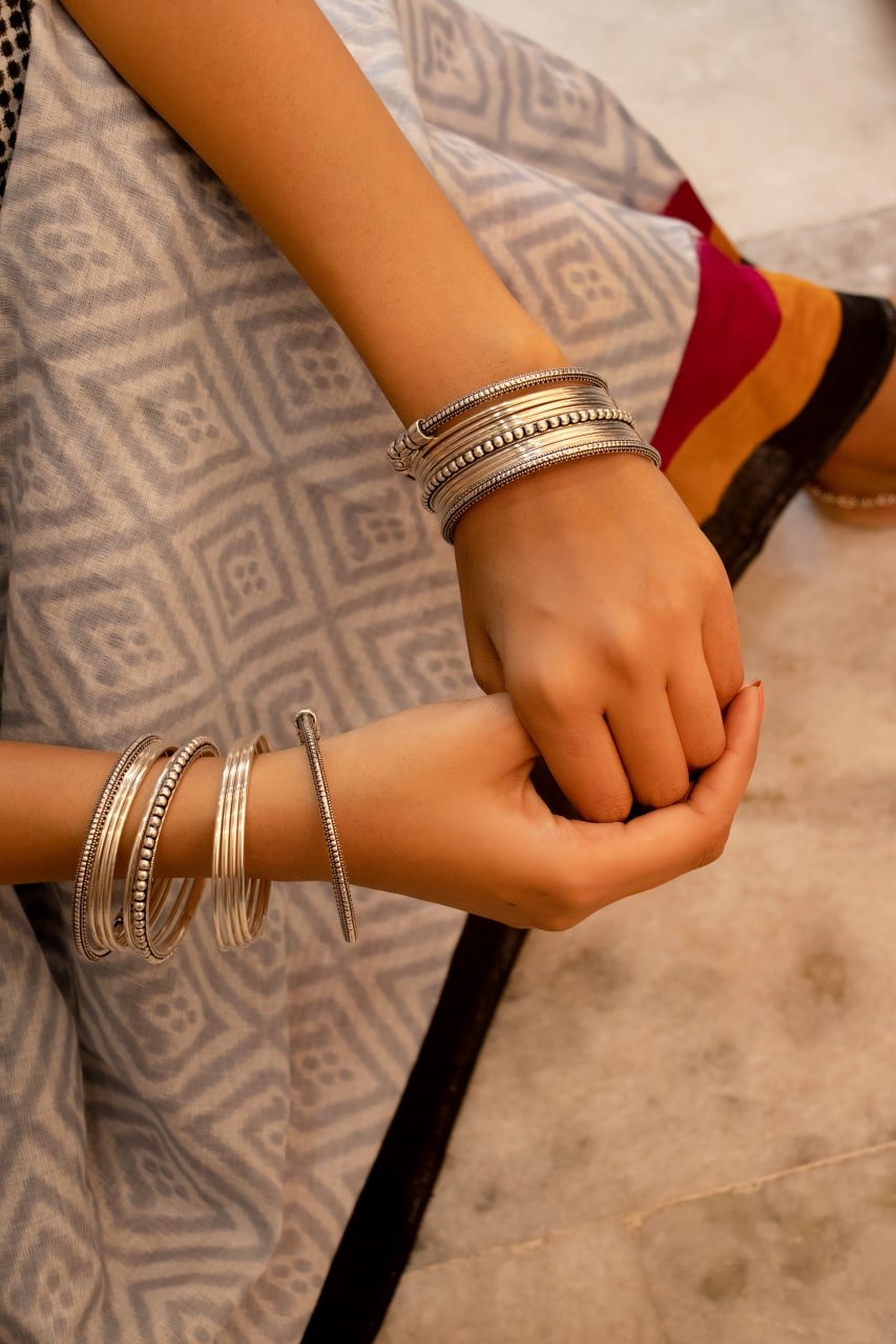 Mizoya Intricate Fine Bangle Set