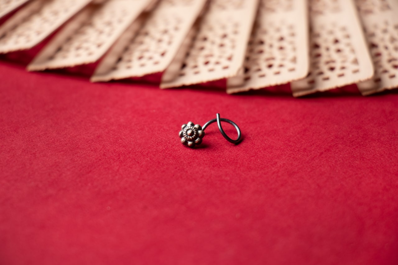 Moh Embossed Flower Motif Nose Ring