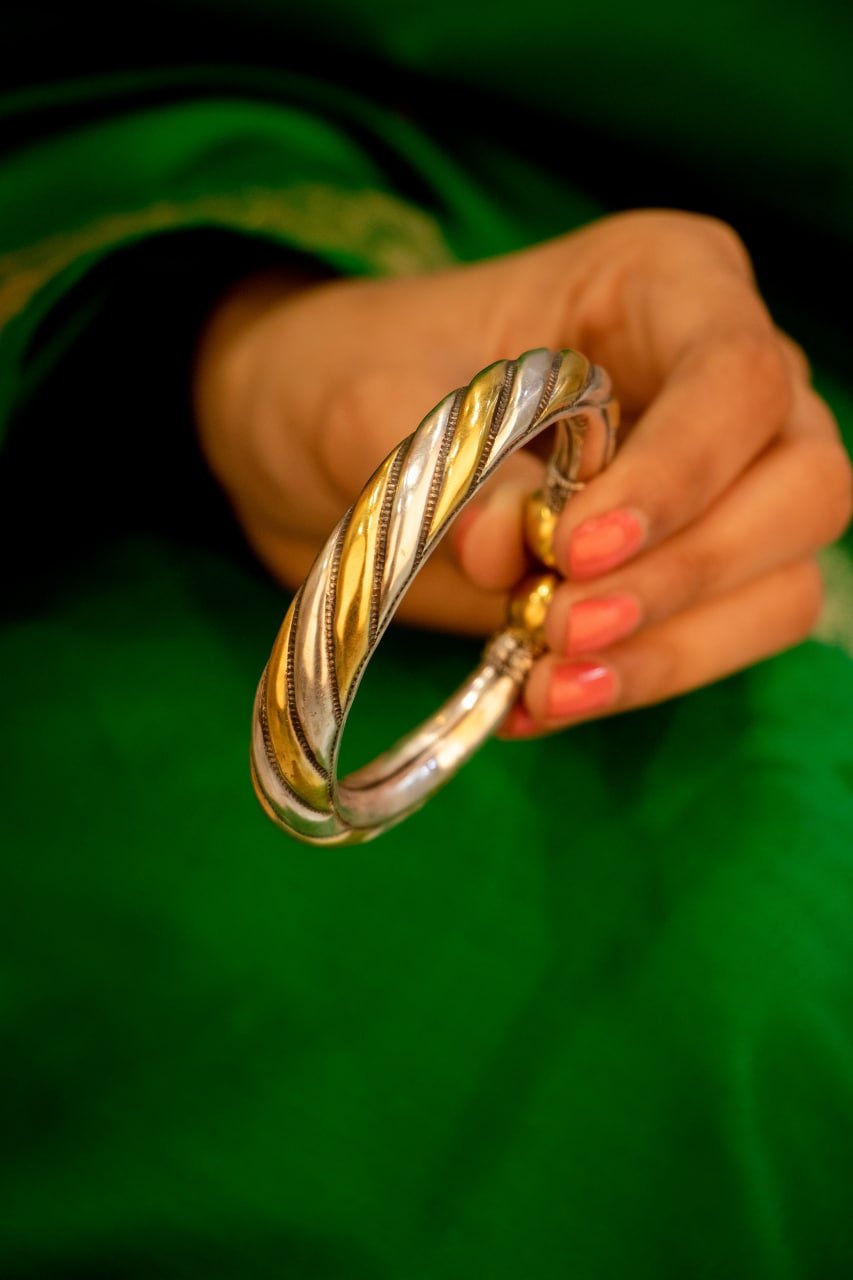 Anvaya Spiral Embossed Dual Tone Kada