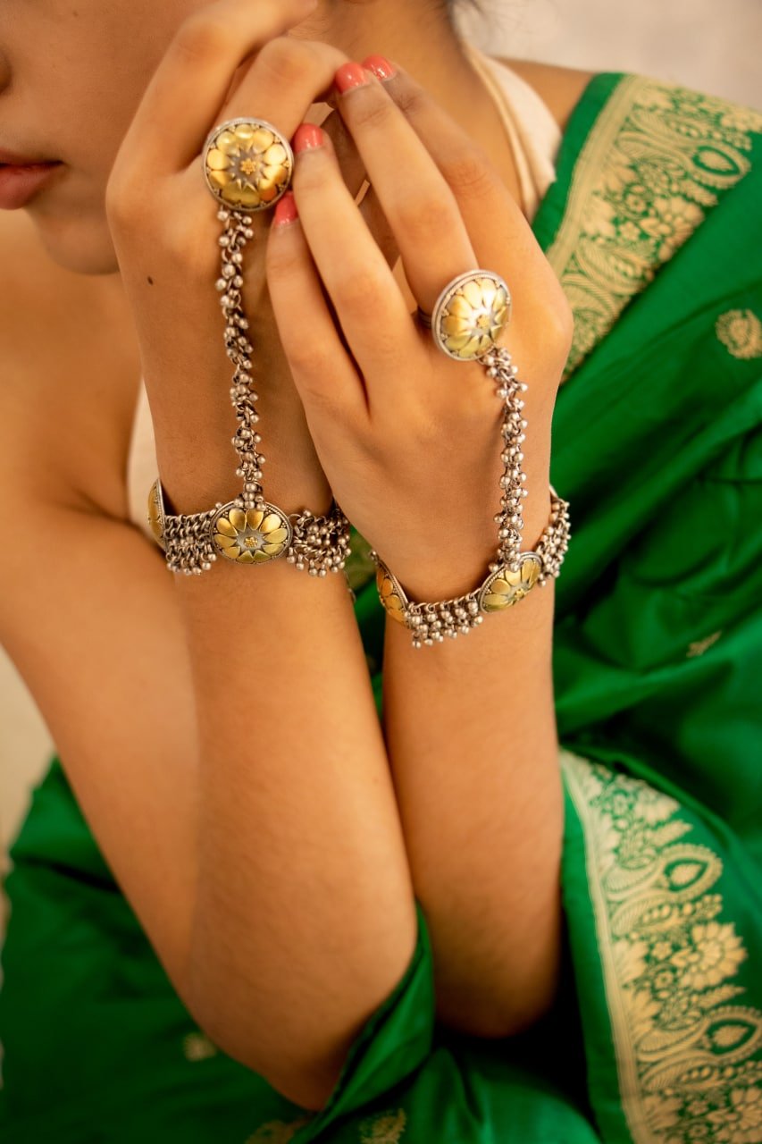 Moh Intricate Petal Motif Ghughri Statement Dual Tone Hathphool