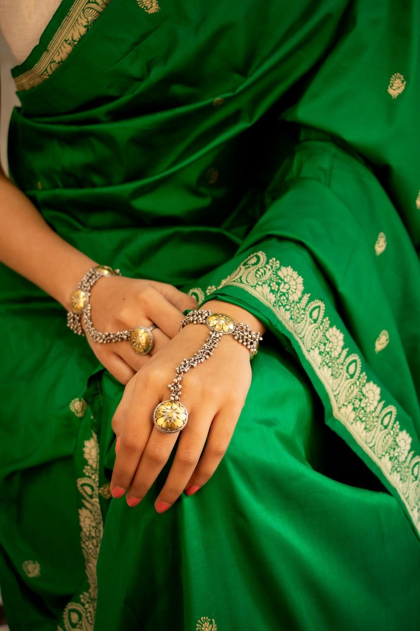 Moh Intricate Petal Motif Ghughri Statement Dual Tone Hathphool