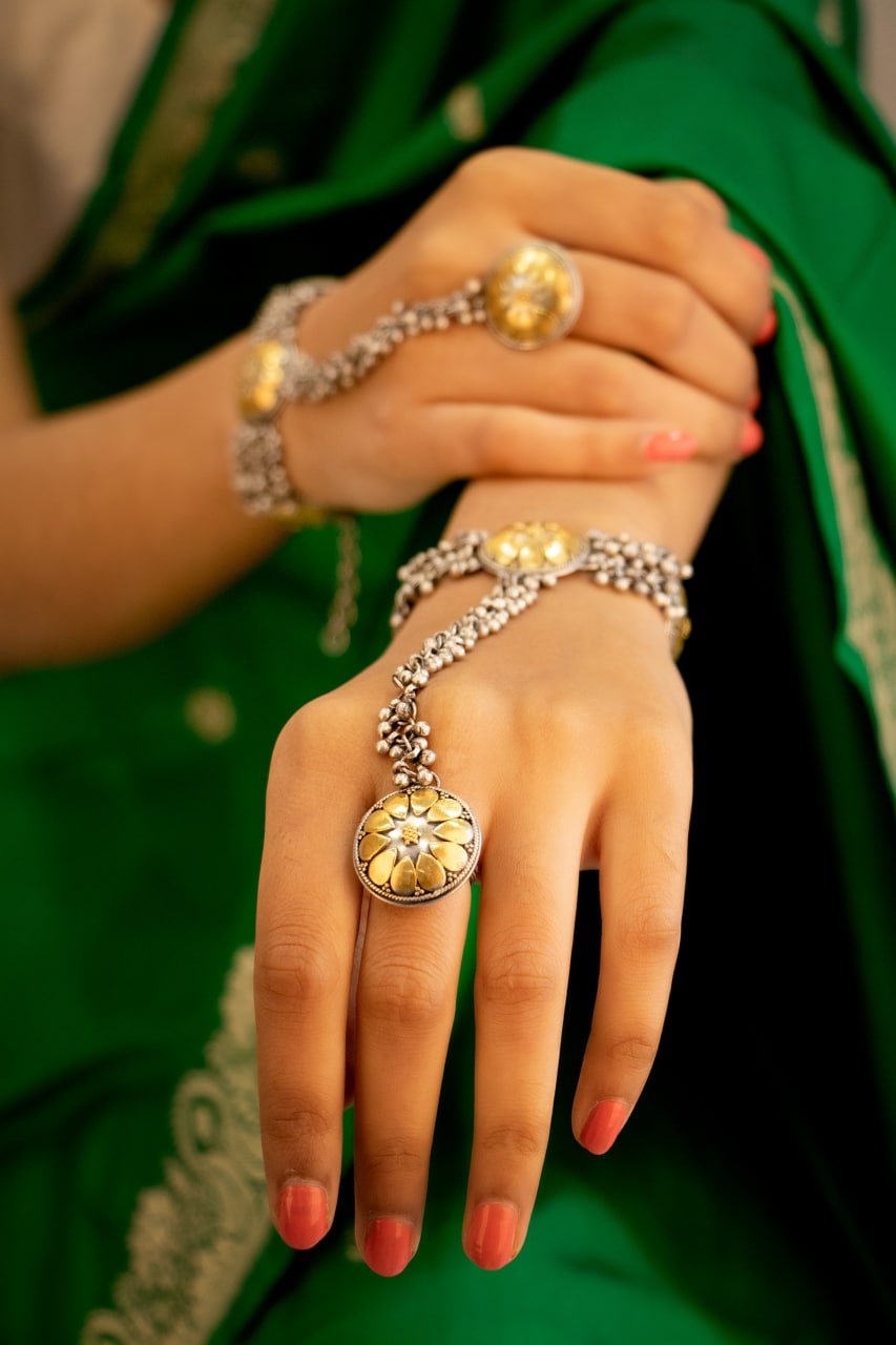 Moh Intricate Petal Motif Ghughri Statement Dual Tone Hathphool