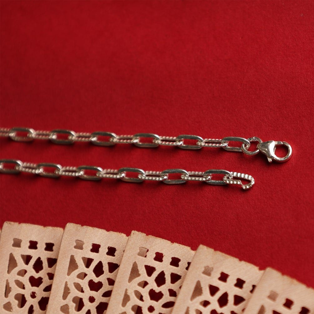 925 pure silver intricate link chain, close-up
