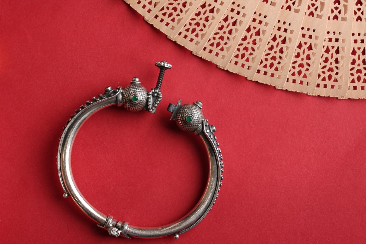 Mizoya Dual Textured Motif Daana Detailed Classic Kada