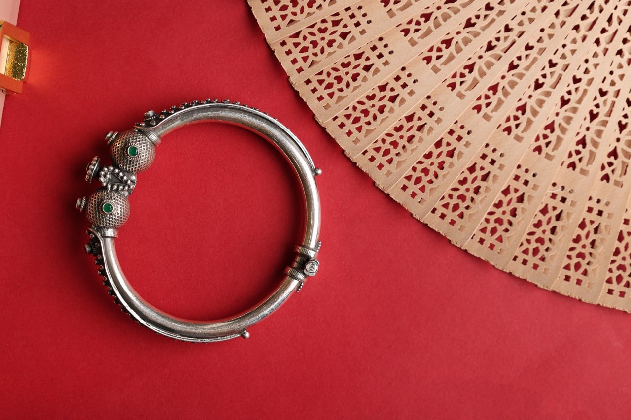 Mizoya Dual Textured Motif Daana Detailed Classic Kada