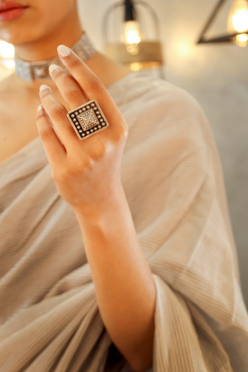 Tattva Detailed Embossed Classic Ring