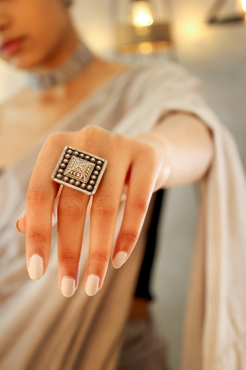 Tattva Detailed Embossed Classic Ring