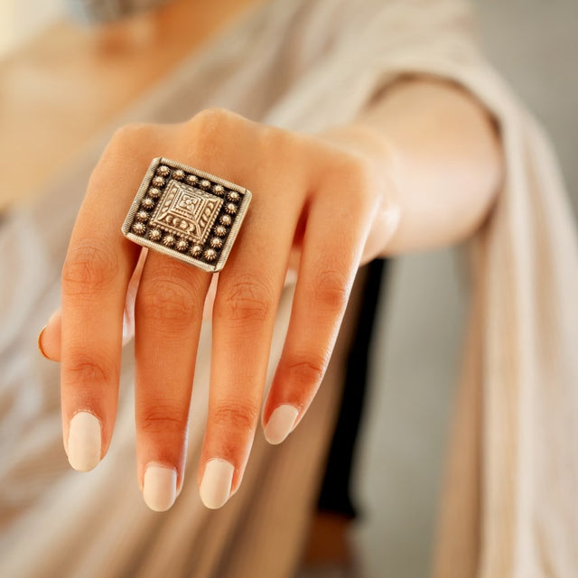 Tattva Detailed Embossed Classic Ring