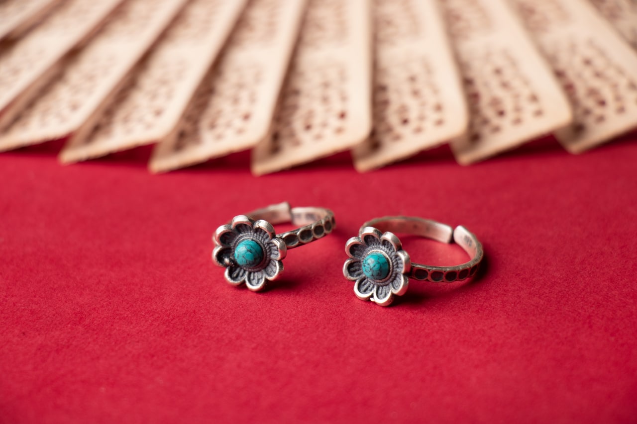 Moh Turquoise Mini Flower Toe Ring