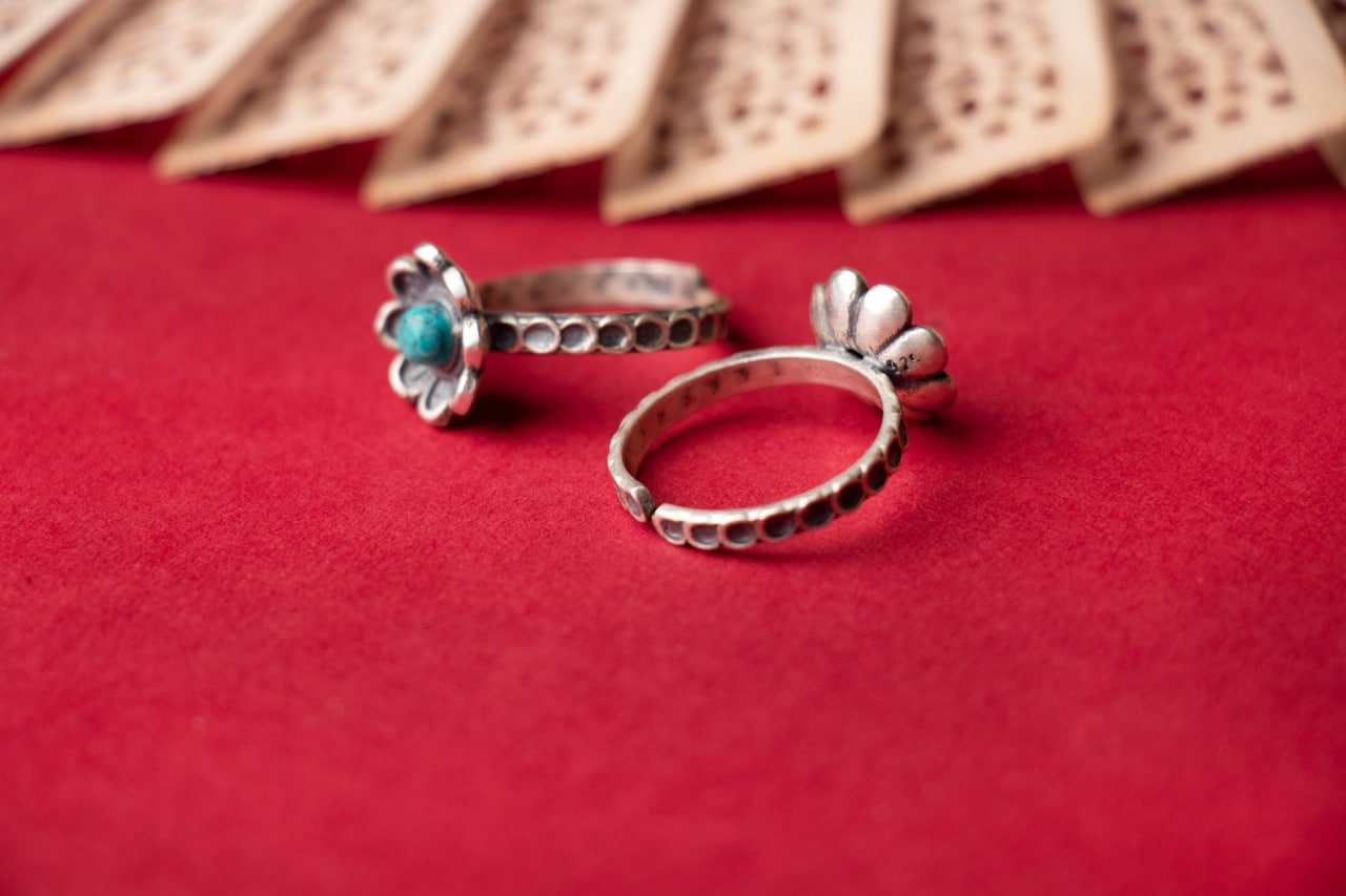 Moh Turquoise Mini Flower Toe Ring