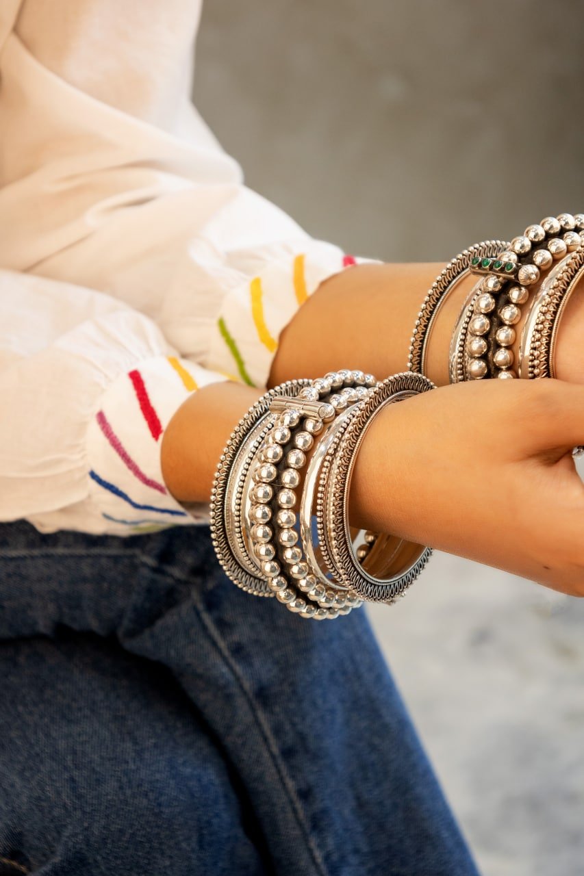 Tattva Ball Cluster Carved Border Bangle Set
